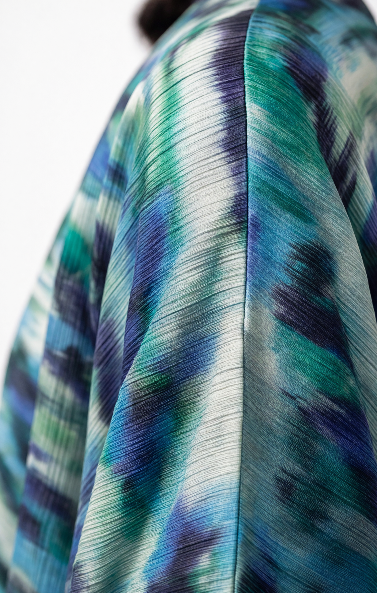 Abstract Print Abaya - عباية بنقوش جردية